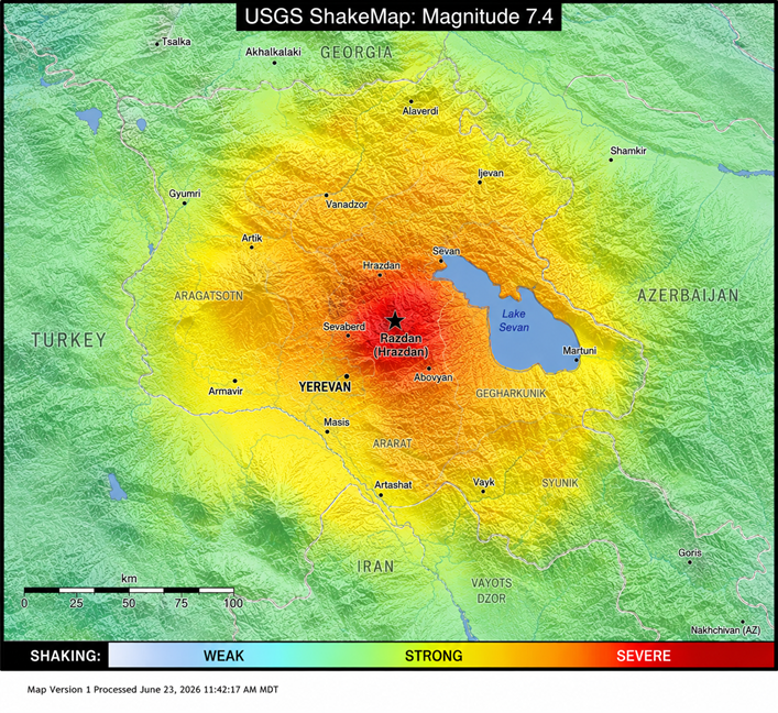 USGS-ի սեյսմիկ քարտեզը, որը ներկայացնում է Հրազդանի մերձակայքում հնարավոր 7.4 մագնիտուդ ուժգնությամբ երկրաշարժի դեպքում գետնի ցնցումների սպասվող ուժգնությունը։